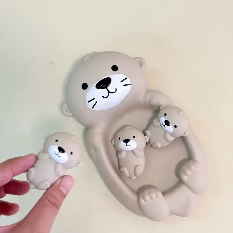 浮かぶカワウソの親子セット